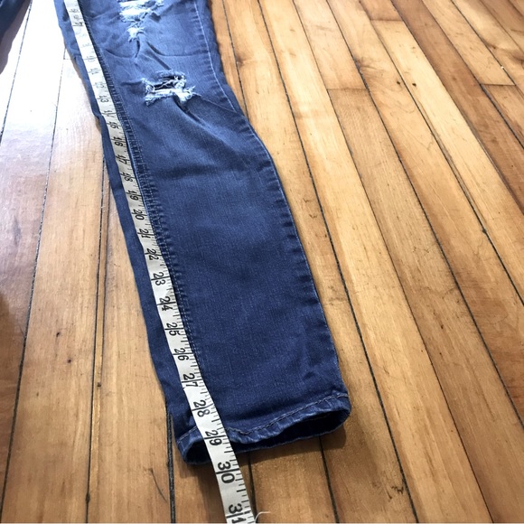 Refuge Factory Distressed Jeans Size 2 - Picture 10 of 11